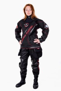 Сухий гідрокостюм Custom Master Deep Line — на дайверові